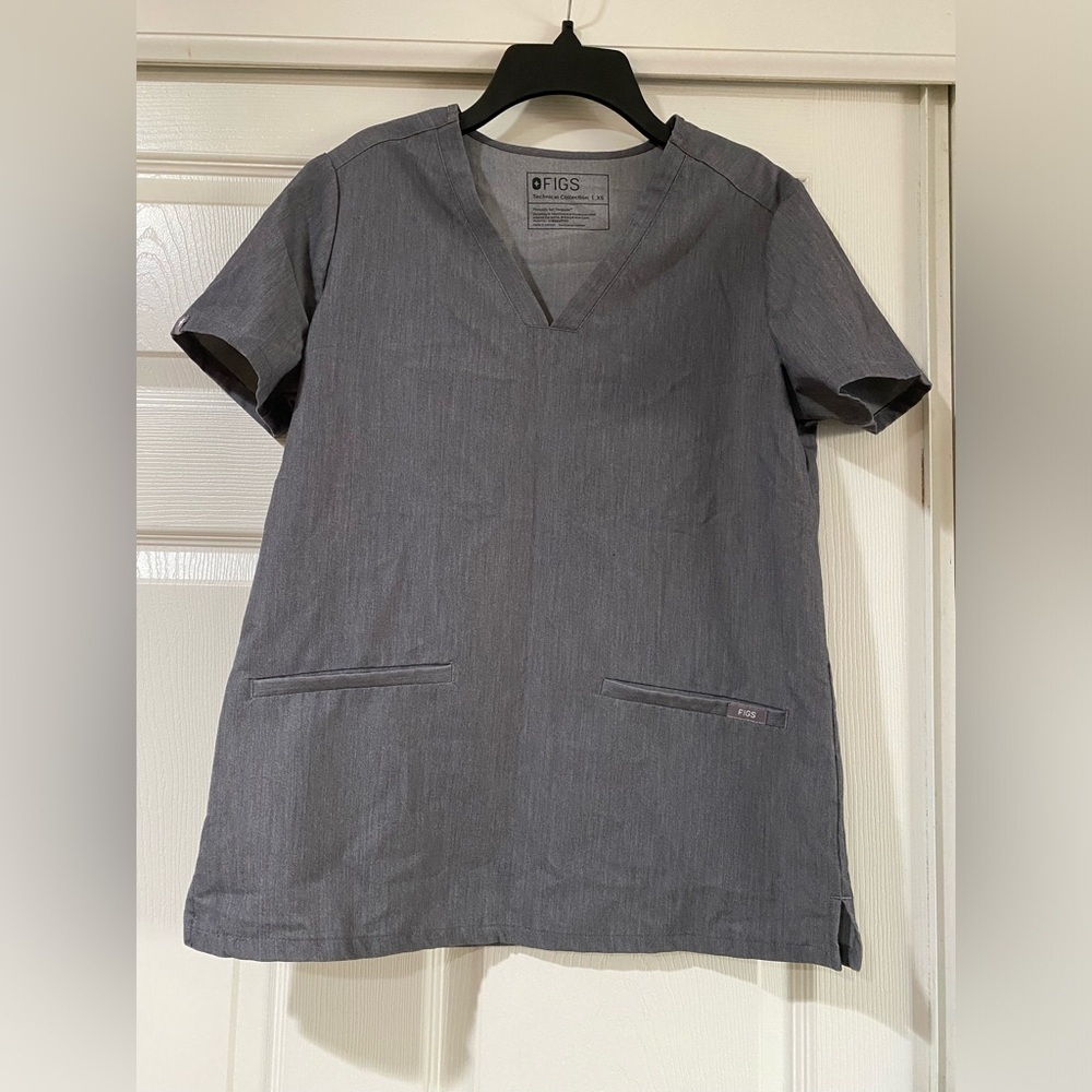 FIGS Technical Collection Gray V Neck Short Sleeves‎ 2 pocket Scrub Top women xs